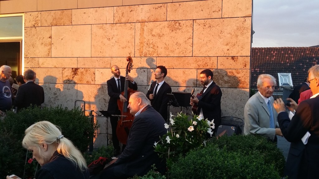 Terrasse Thüringer Landesvertretung mit Jazzband