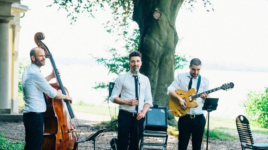 Trio als Band auf einem Sommerfest