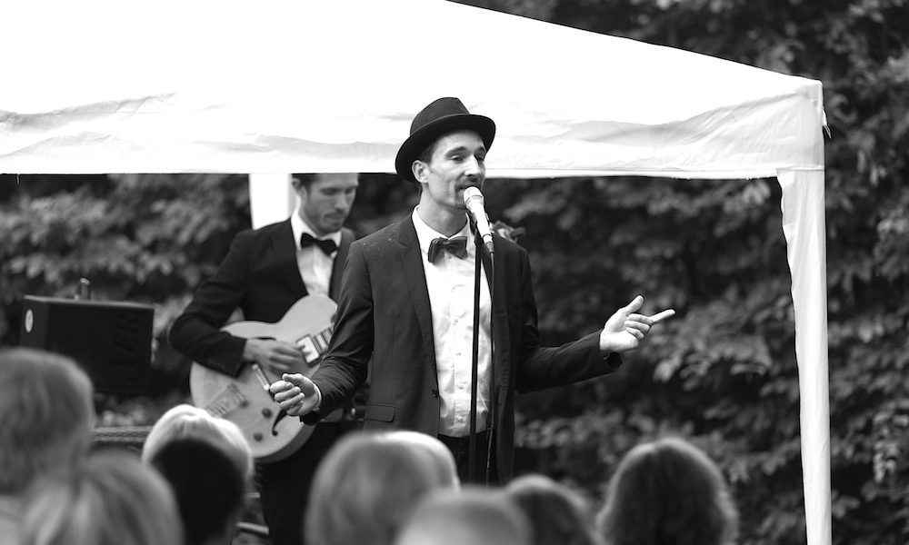 Akustik Band Hochzeit Sänger mit Akustikbesetzung