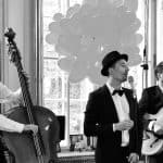 tanzband spielt auf hochzeitsfeier